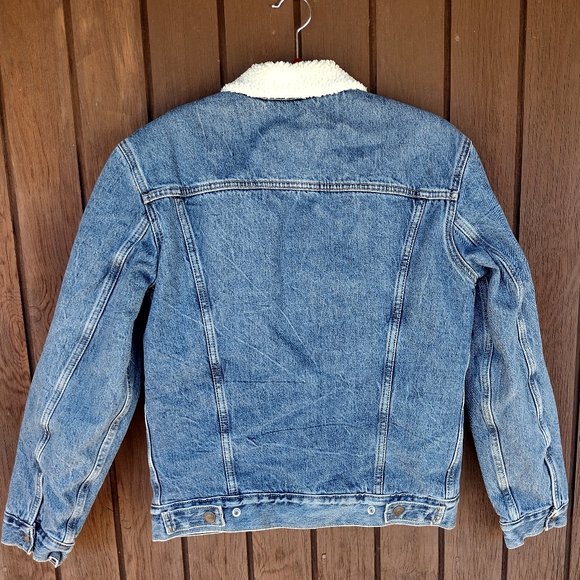 🌎Levi's || Vintage Fit Sherpa Lined Trucker Jacket - Picture 2 of 14